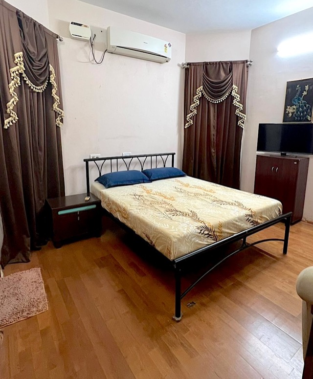 A bedroom with a double bed
