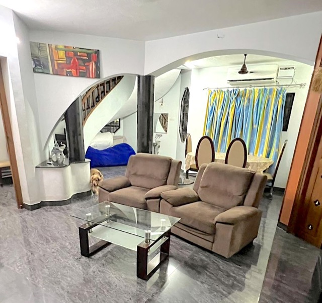 The living room with armchairs and arched doorways